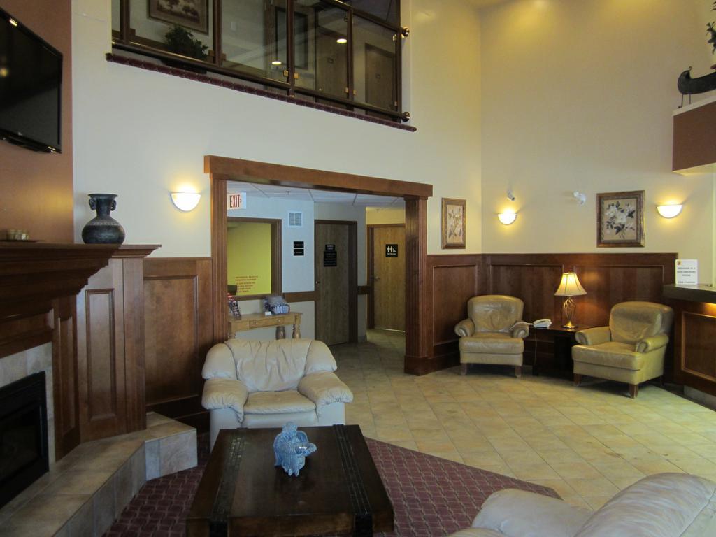 Super 8 By Wyndham Fort Nelson Bc Экстерьер фото