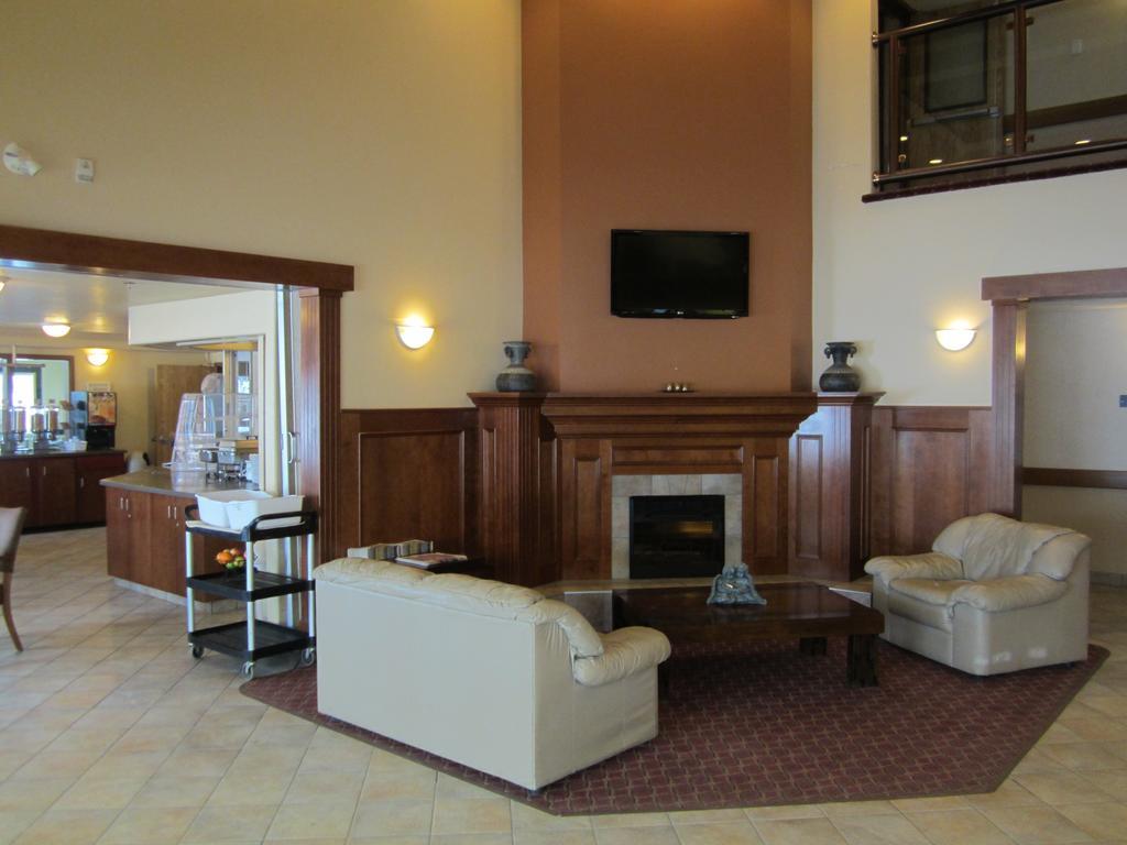 Super 8 By Wyndham Fort Nelson Bc Экстерьер фото