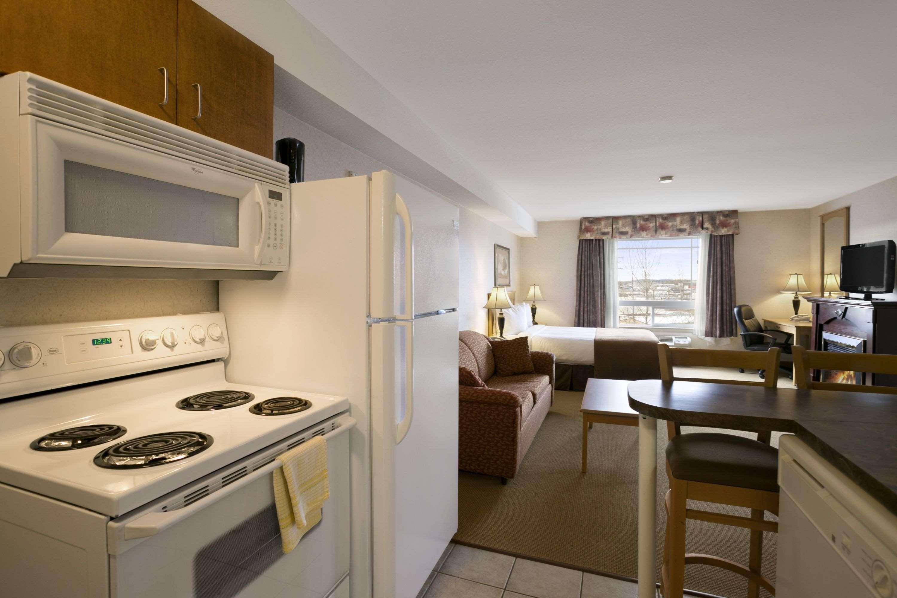 Super 8 By Wyndham Fort Nelson Bc Экстерьер фото