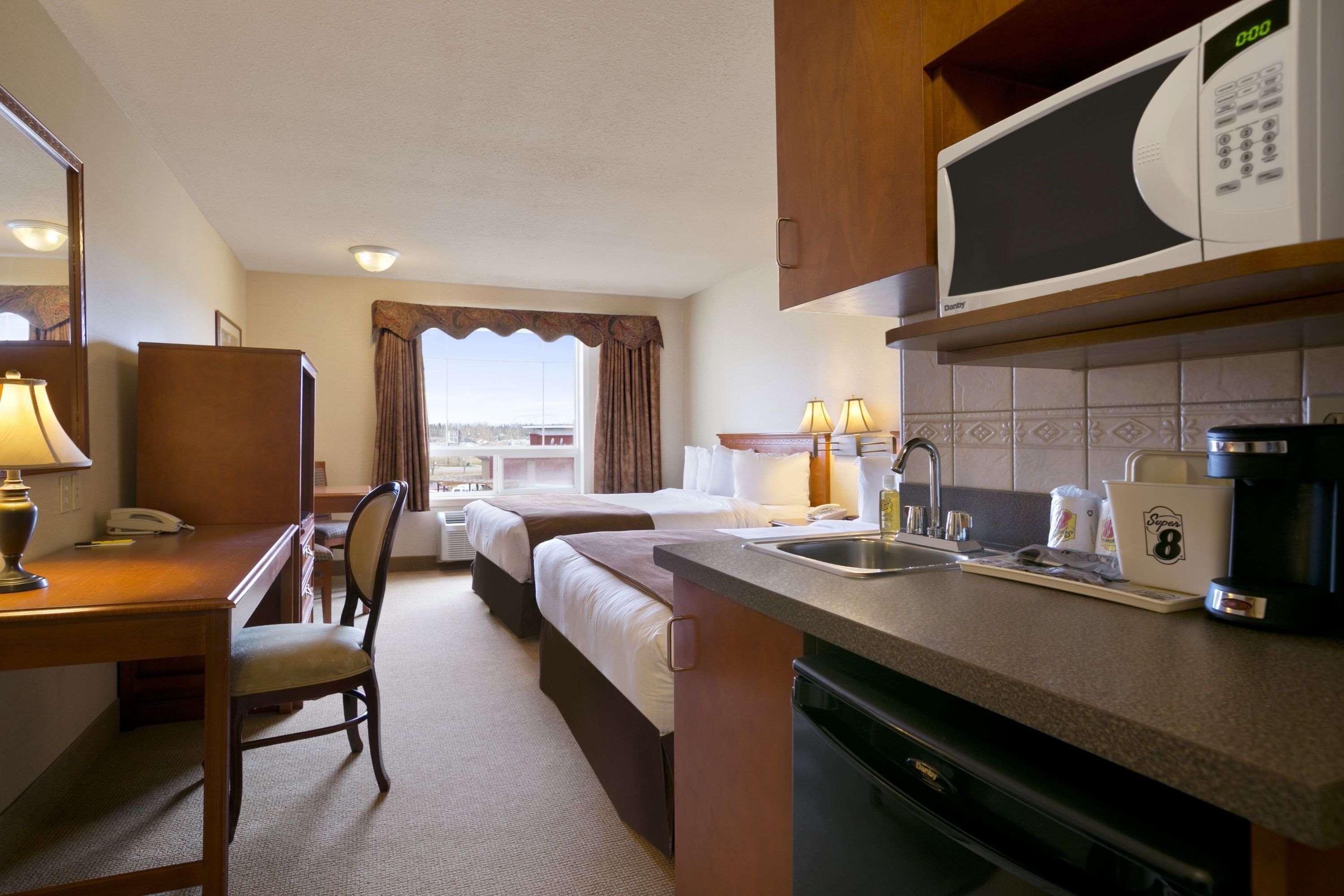 Super 8 By Wyndham Fort Nelson Bc Экстерьер фото