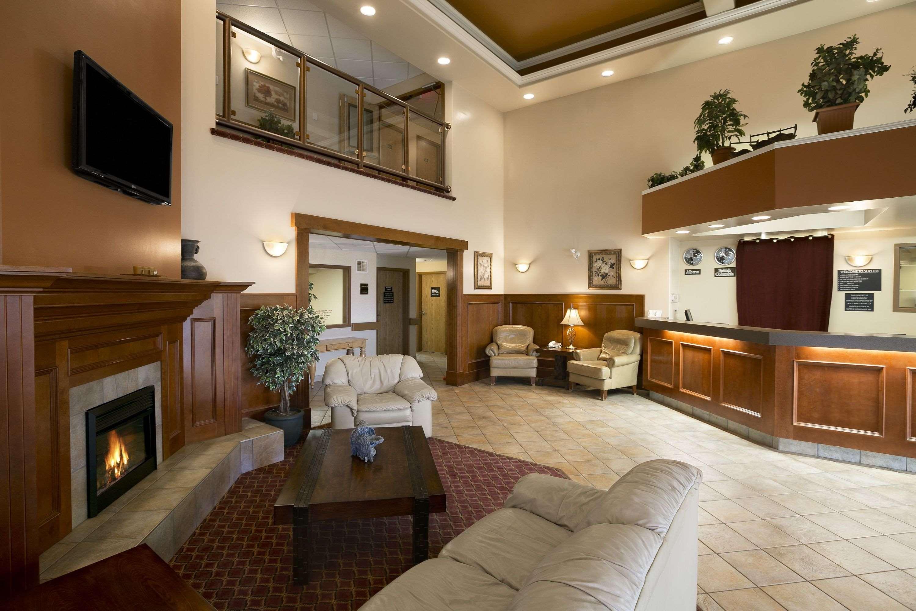 Super 8 By Wyndham Fort Nelson Bc Экстерьер фото