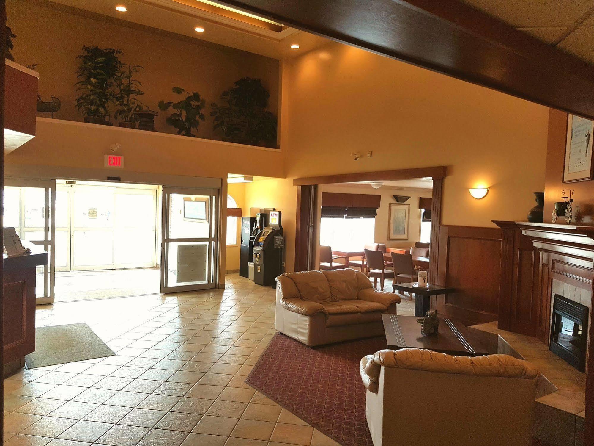 Super 8 By Wyndham Fort Nelson Bc Экстерьер фото