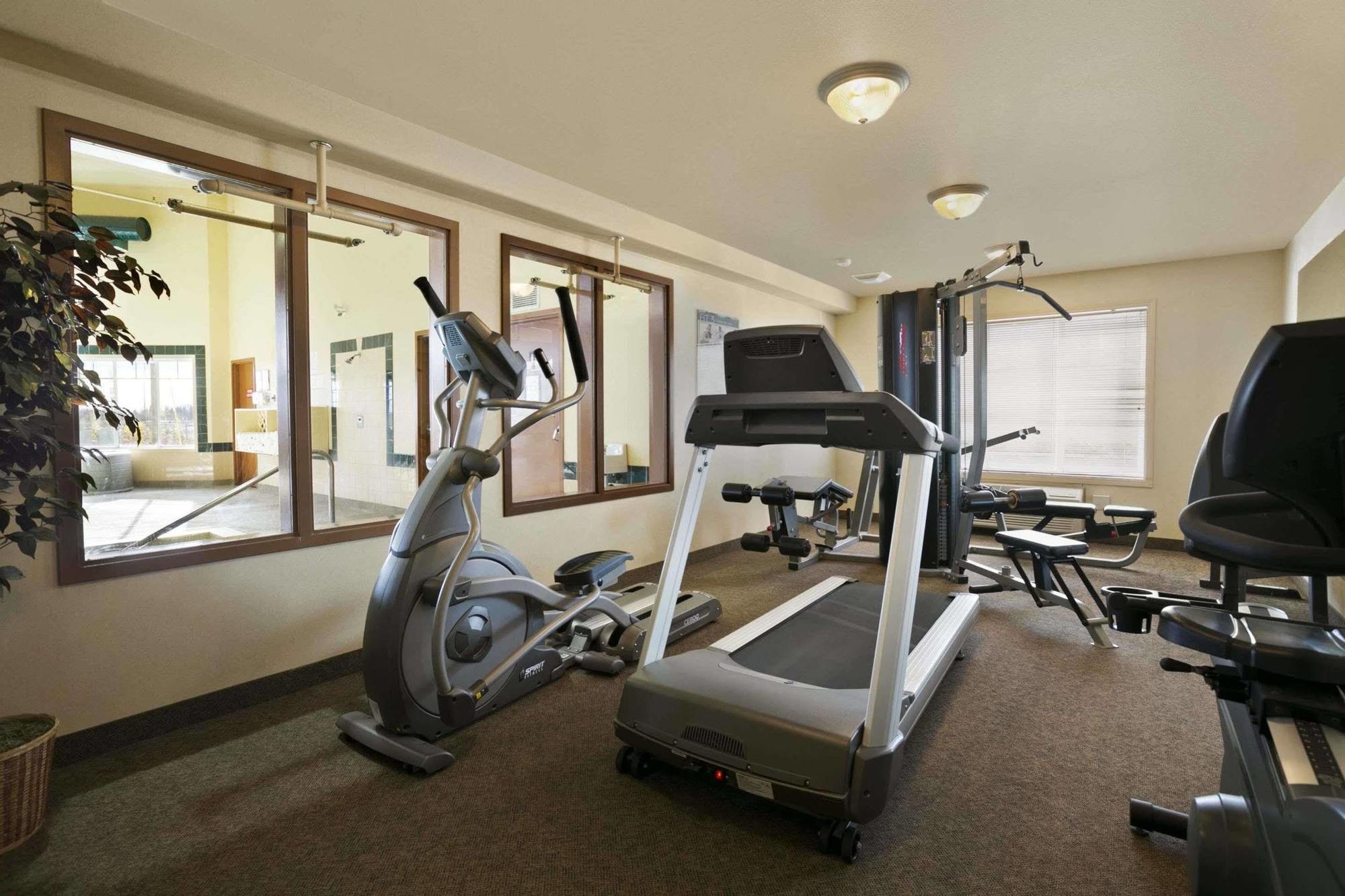 Super 8 By Wyndham Fort Nelson Bc Экстерьер фото