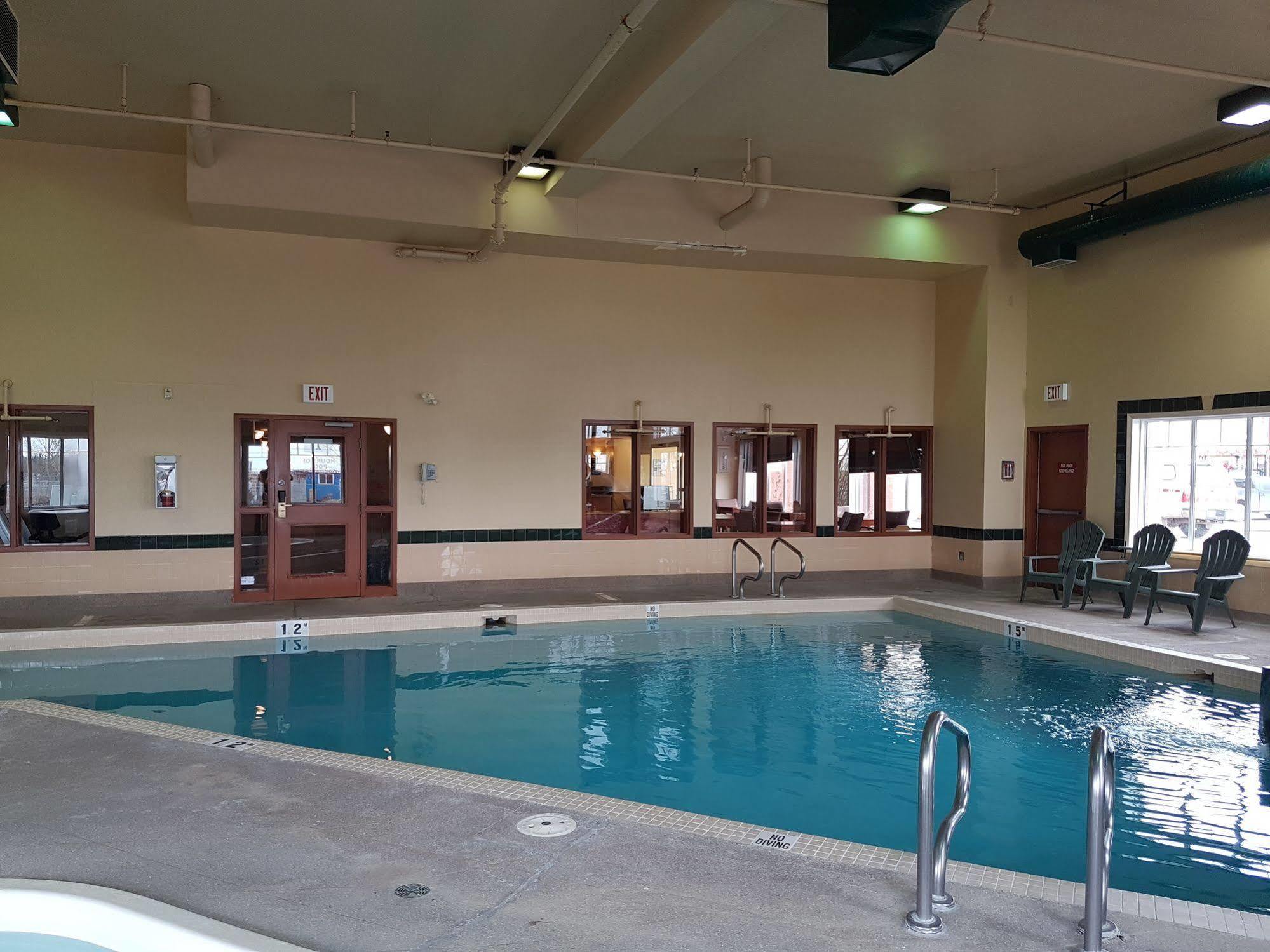 Super 8 By Wyndham Fort Nelson Bc Экстерьер фото
