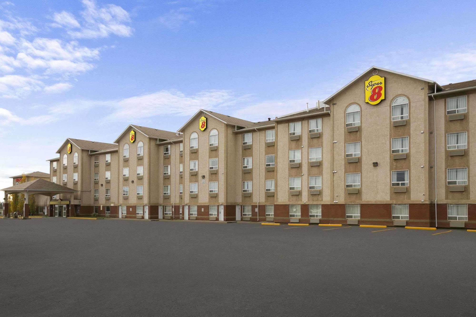 Super 8 By Wyndham Fort Nelson Bc Экстерьер фото